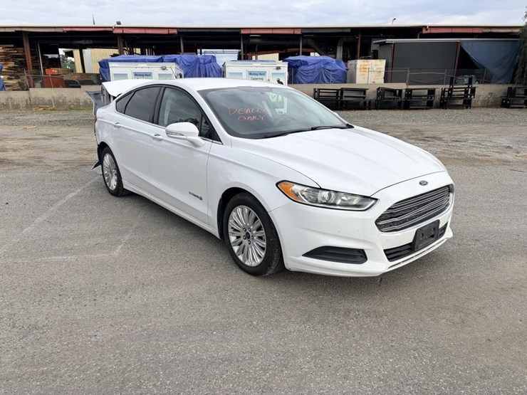 2015-ford-fusion-sedan-image-2