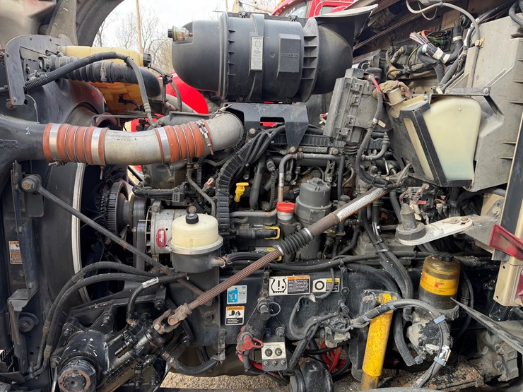 2014-kenworth-t660-image-16