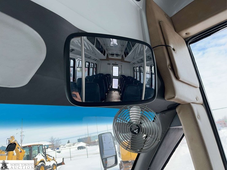 2005-ford-e-series-s/a-24-passenger-bus-image-22