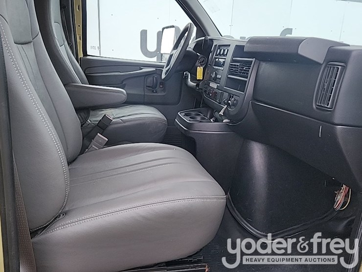 2015-gmc-savana-g4500-image-42