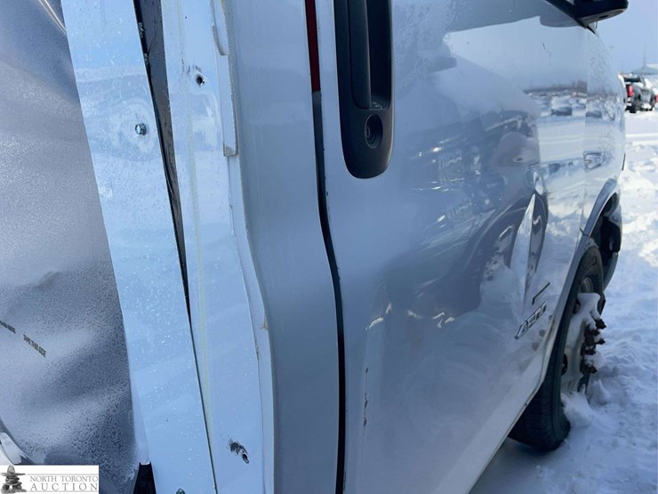 2018-chevrolet-express-dual-rear-wheel-cab-&-chassis-image-35