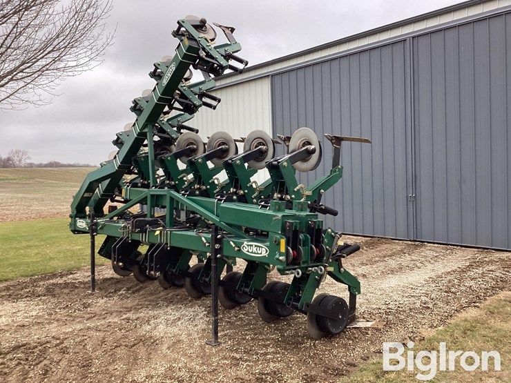 sukup-9000-16r30-cultivator-image-1