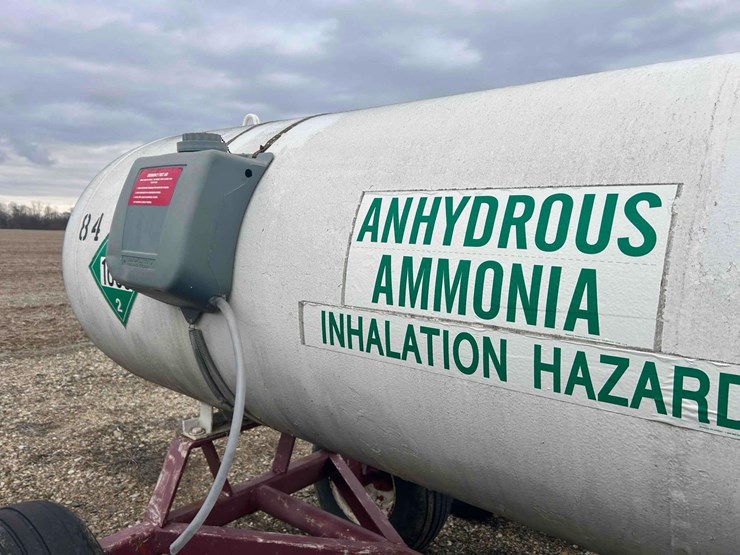 1000-gal.-nh3-tank-on-gear-#84-image-6