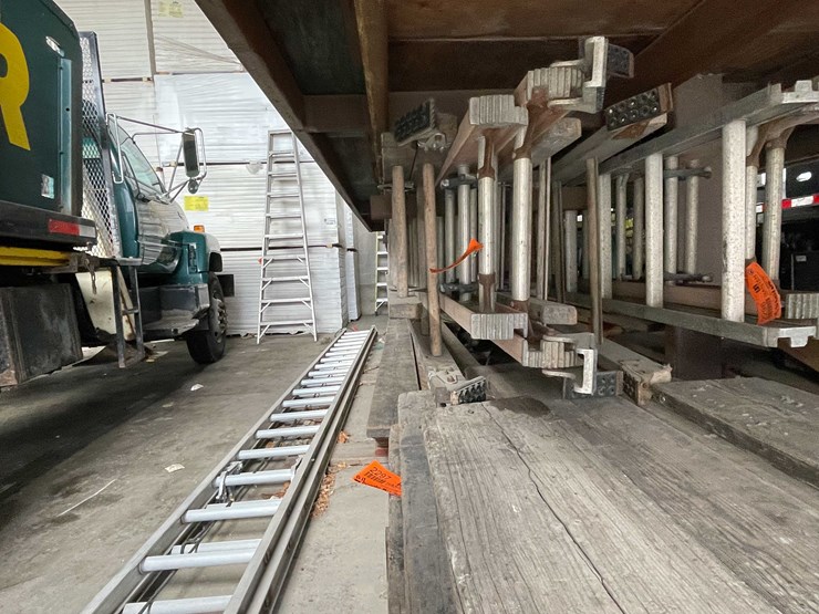 #2295-•-(3)-extension-ladders-image-4