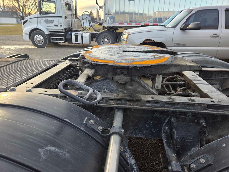 2013-peterbilt-388-image-14