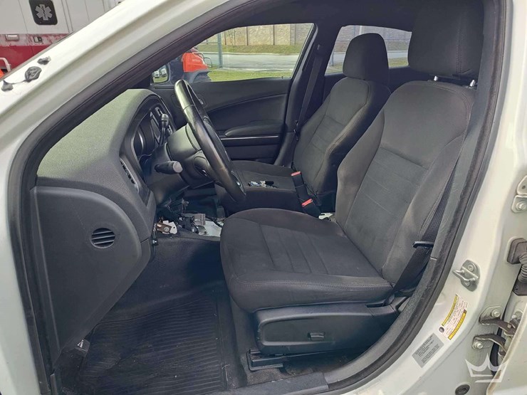 2017-dodge-charger-sedan-image-14