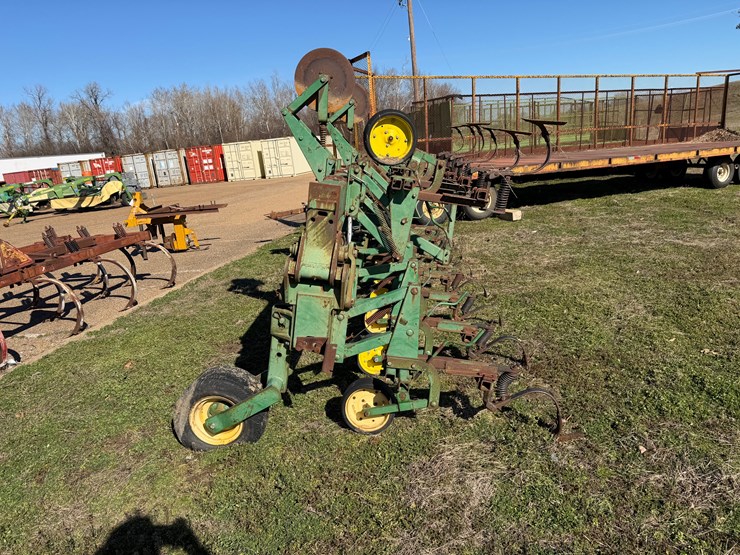 john-deere-845-image-3
