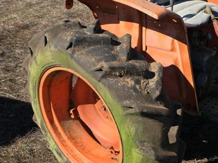 kubota-tractor,-s/n-15433:-meter-shows-9597-hrs-image-4