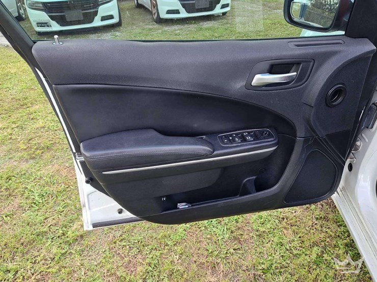 2018-dodge-charger-sedan-image-13