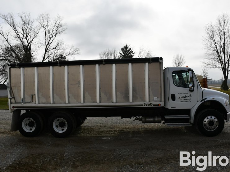 2008-freightliner-m2-106-image-4