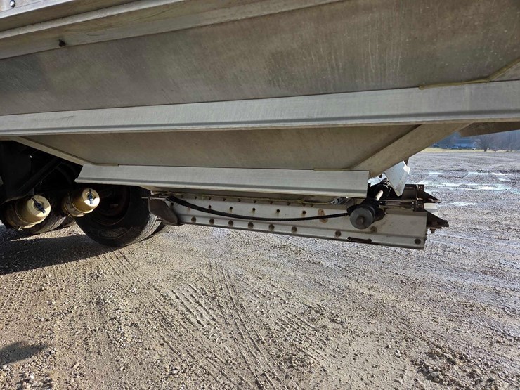 2011-wilson-hopper-bottom-image-5