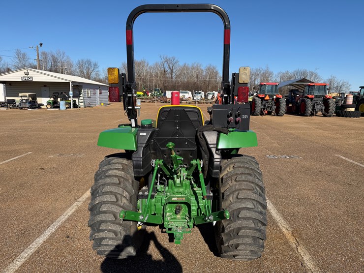 2025-john-deere-3025d-image-9