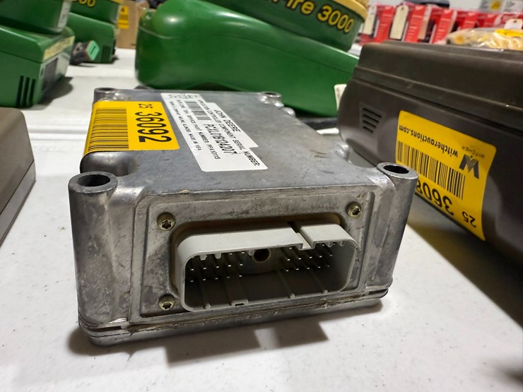 #41-•-john-deere-application-controller-pcxl01b124207-inv#-36092-image-3