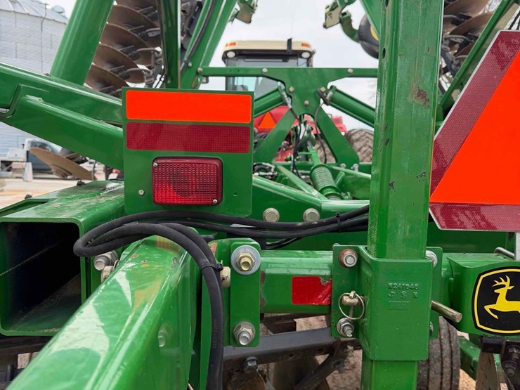 2013-john-deere-2623vt-image-19