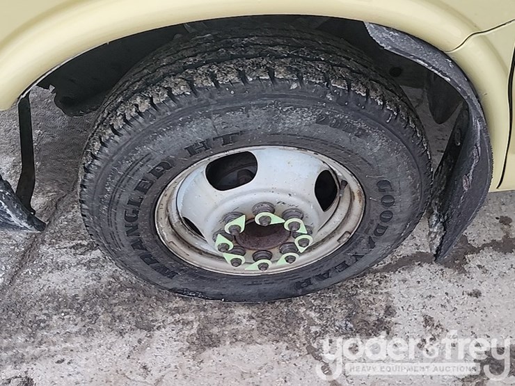 2015-gmc-savana-g4500-image-12