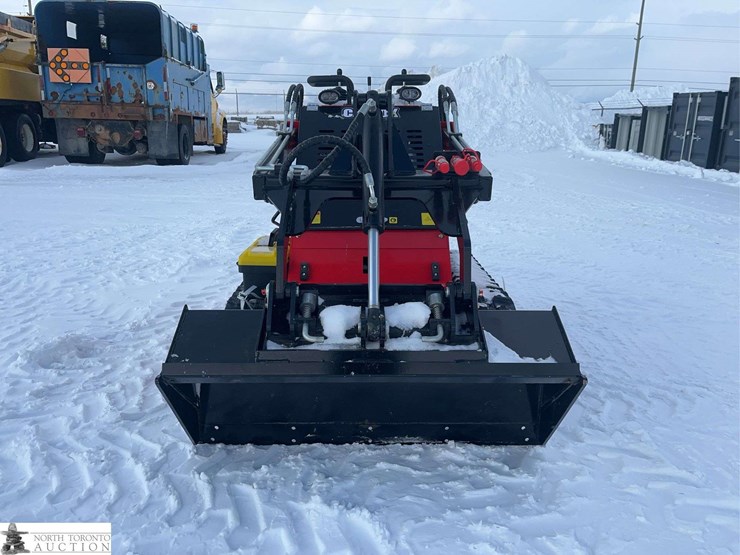 2026-unused-captok-ck380c-tracked-mini-skid-steer-image-2