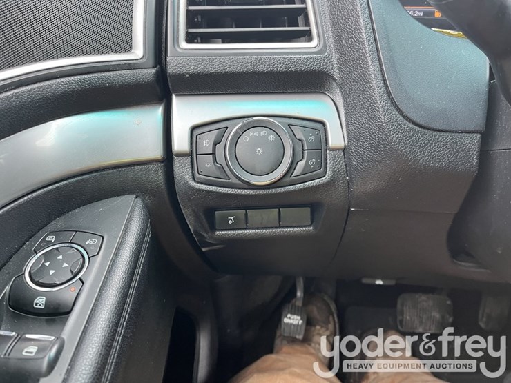 ford-explorer-xlt-image-22