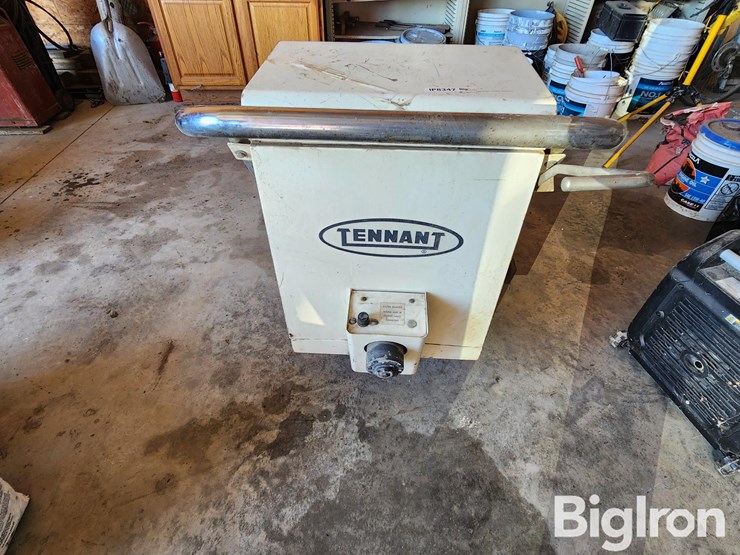 tennant-42hd-power-sweeper-image-6