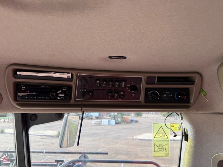 2015-case-ih-7240-image-46