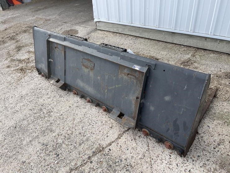 bobcat-72"-universal-attach-manure-bucket-image-3