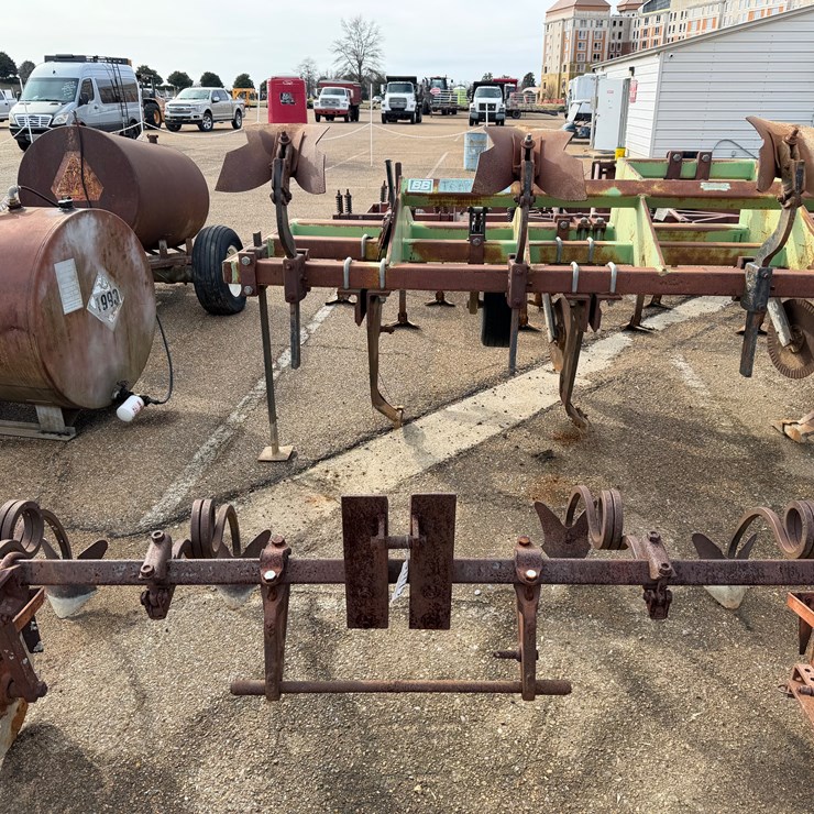 #7779 • 2 Row Cultivator