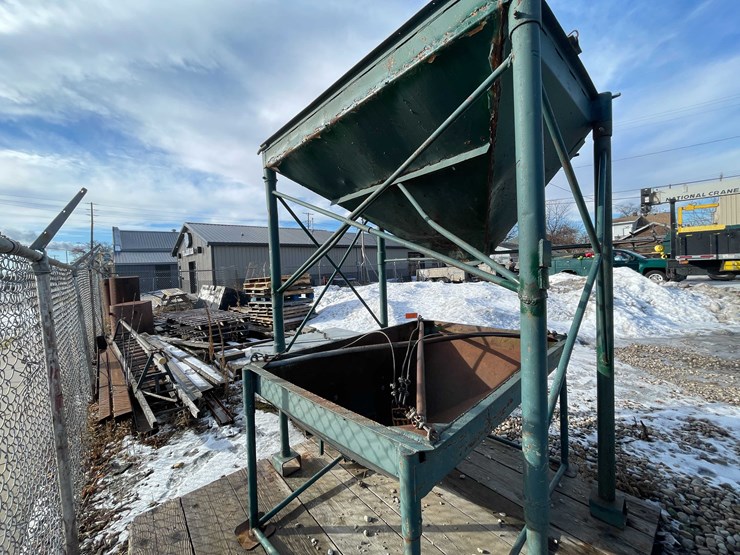 #2269-•-(2)-metal-hoppers-image-5