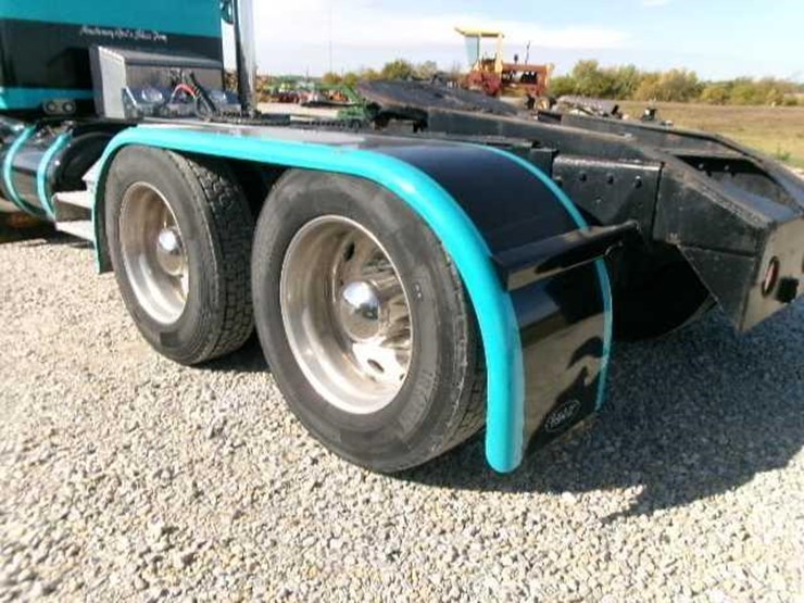 1988-peterbilt-379-image-8