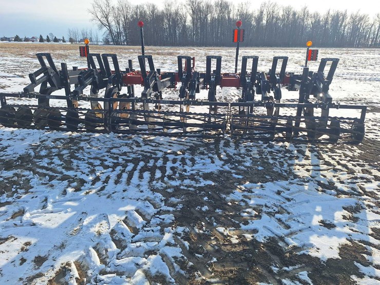 9-shank-unverferth-inline-ripper-w/-rolling-basket-image-5