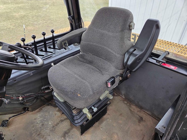 cat-75c-track-tractor-image-47