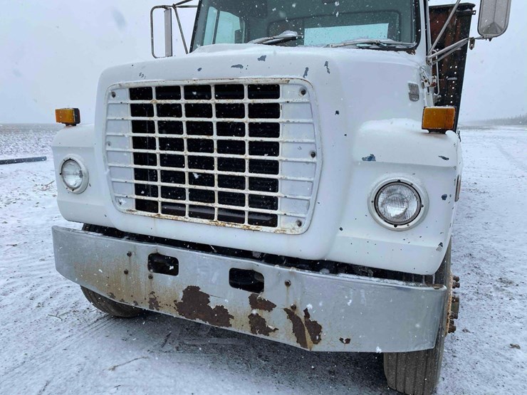 1983-ford-9000-image-7