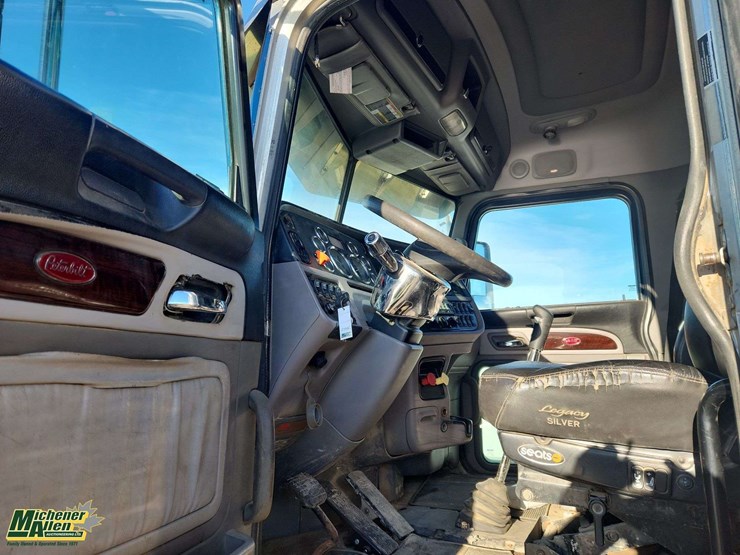 2013-peterbilt-388-image-16
