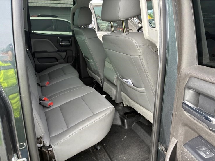 2018-chevrolet-silverado-crew-cab-image-10