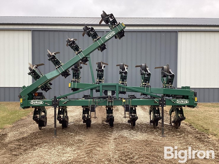 sukup-9000-16r30-cultivator-image-2