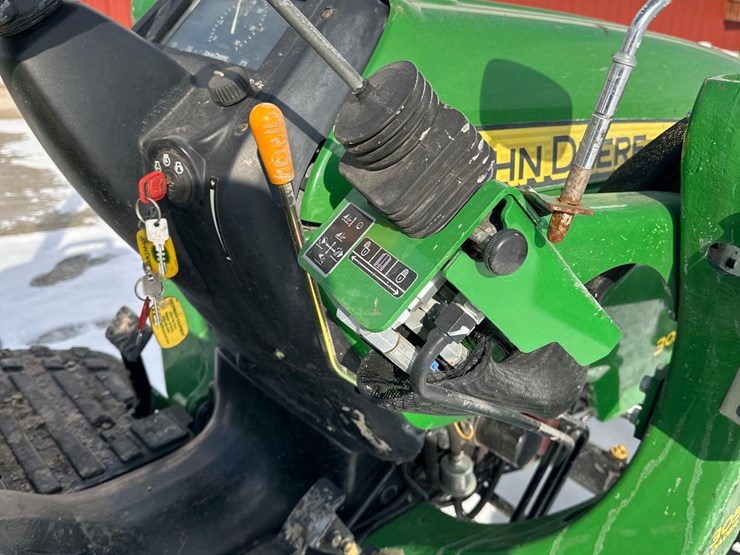 john-deere-3038e-image-12