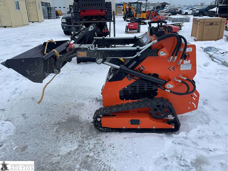 2026-unused-captok-ck36c-tracked-mini-skid-steer-image-2