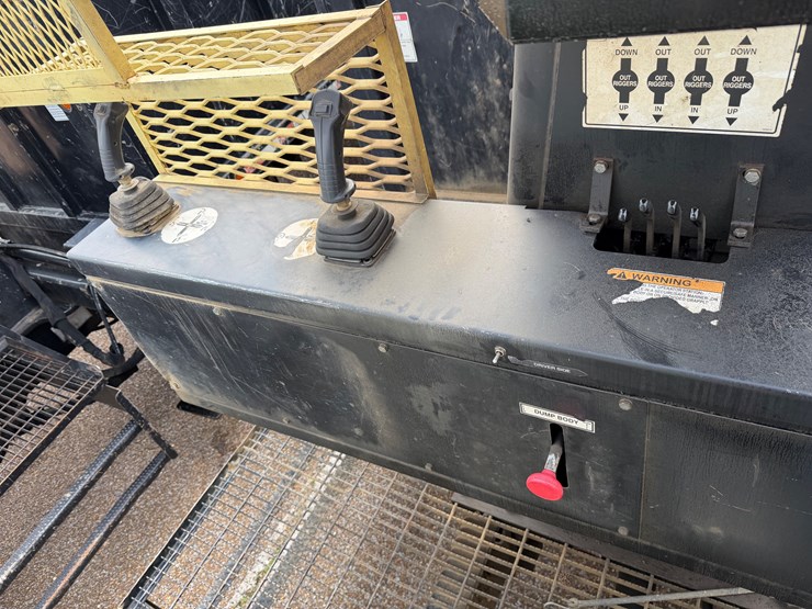 2018-international-durastar-4400-image-25