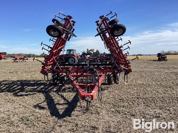 2011-case-ih-200-image-2