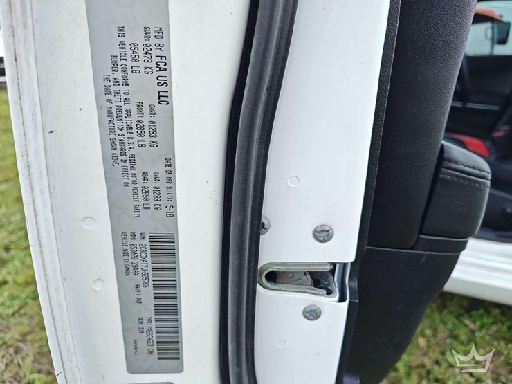 2018-dodge-charger-sedan-image-5