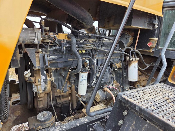 cat-75c-track-tractor-image-31