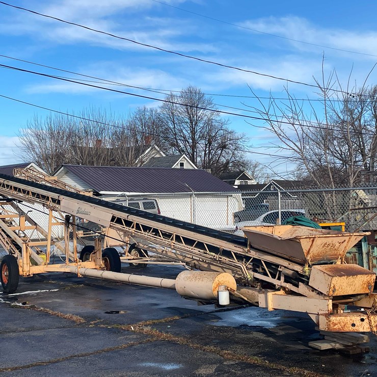 #2251 • Portable Conveyer Lift