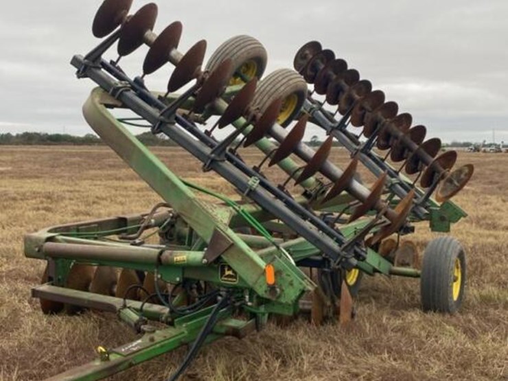 john-deere-220-image-1