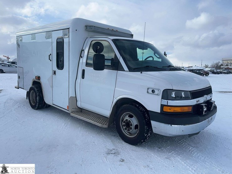 2016-chevrolet-express-s/a-ambulance-image-3