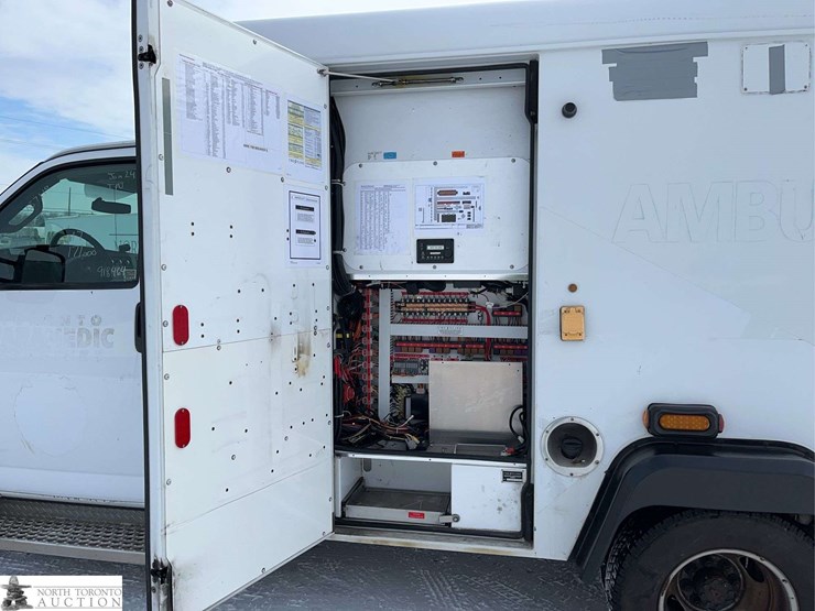 2017-chevrolet-express-s/a-ambulance-image-41