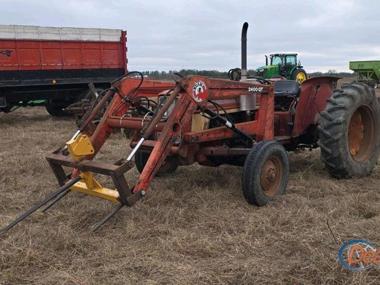 internatonal-454d-tractor,-s/n-u006101:-bush-hog-loader-w/-hay-spear,-meter-shows-7611-hrs-image-1