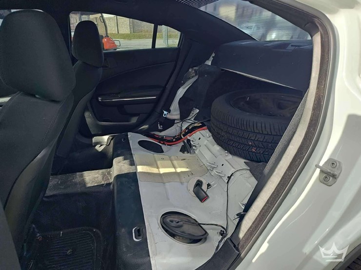 2012-dodge-charger-sedan-image-30