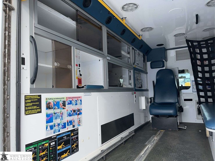 2017-chevrolet-express-s/a-ambulance-image-36