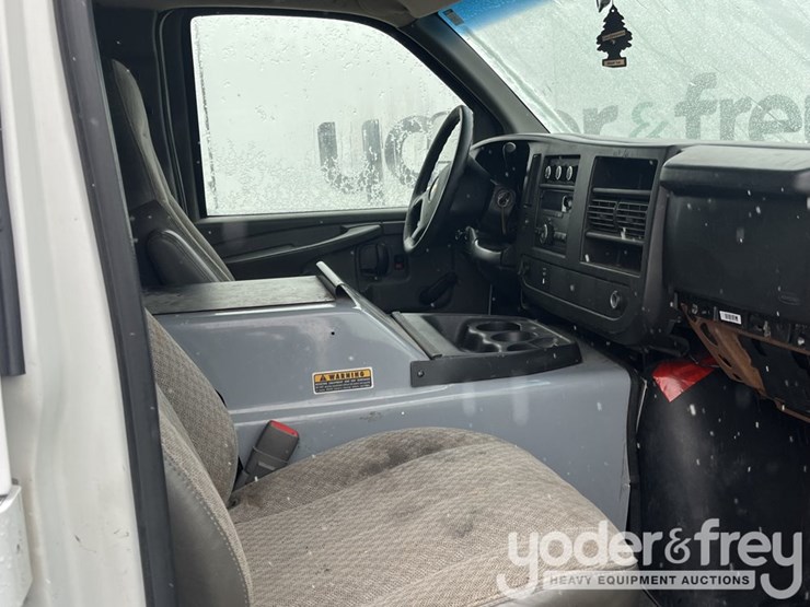 2009-chevrolet-express-3500-image-37