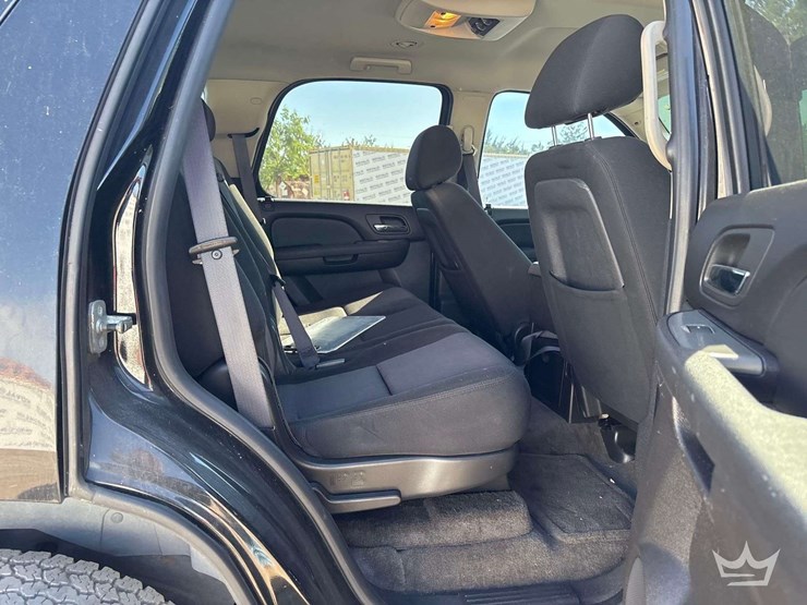 2010-chevrolet-tahoe-image-22