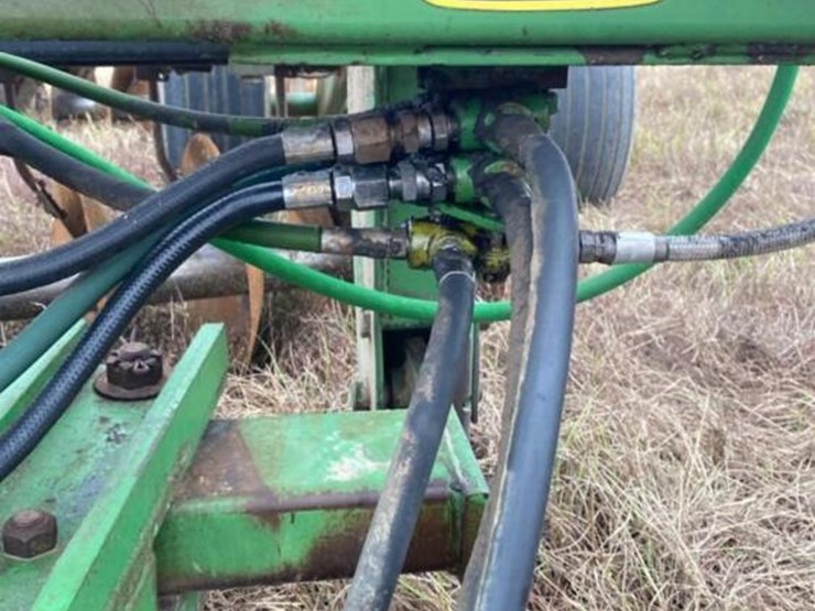 john-deere-220-image-2