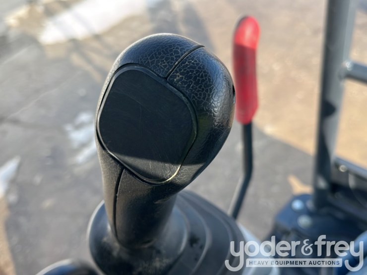 2021-deere-26g-image-32